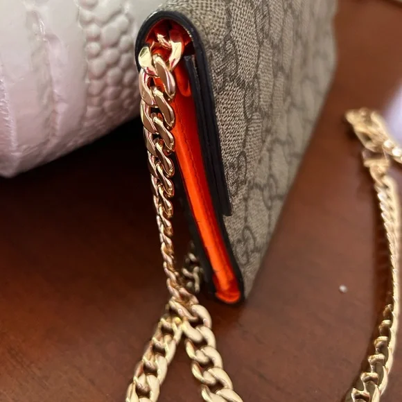 *AUTHENTIC*GUCCI GG SUPREME MONOGRAM ORANGE HEART WALLET - Picture 6 of 15